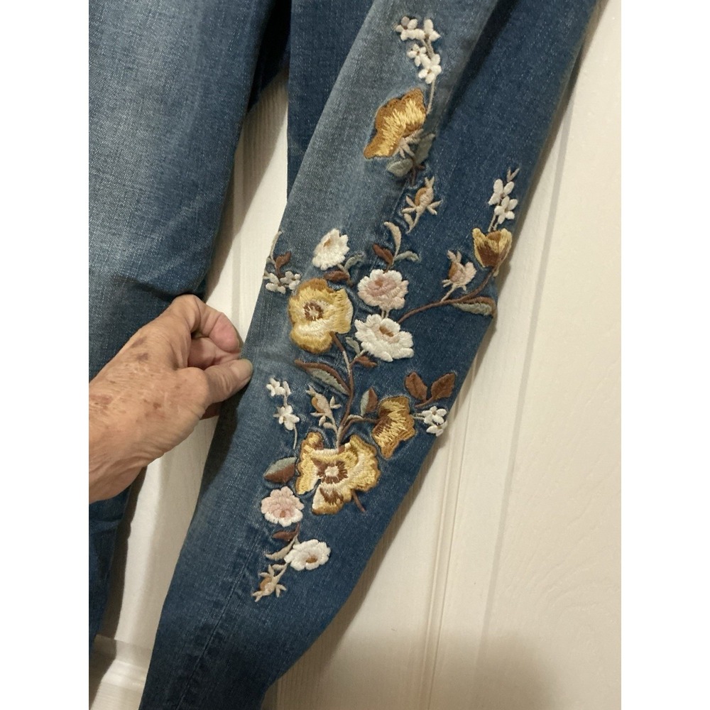 Abercrombie & Fitch Super Skinny Ankle High Rise Star Embroidered 4/27 Distress
